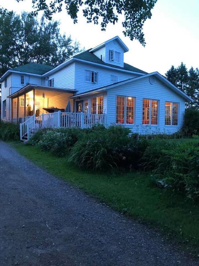 Gite MacDale B&B Paspebiac Exterior foto