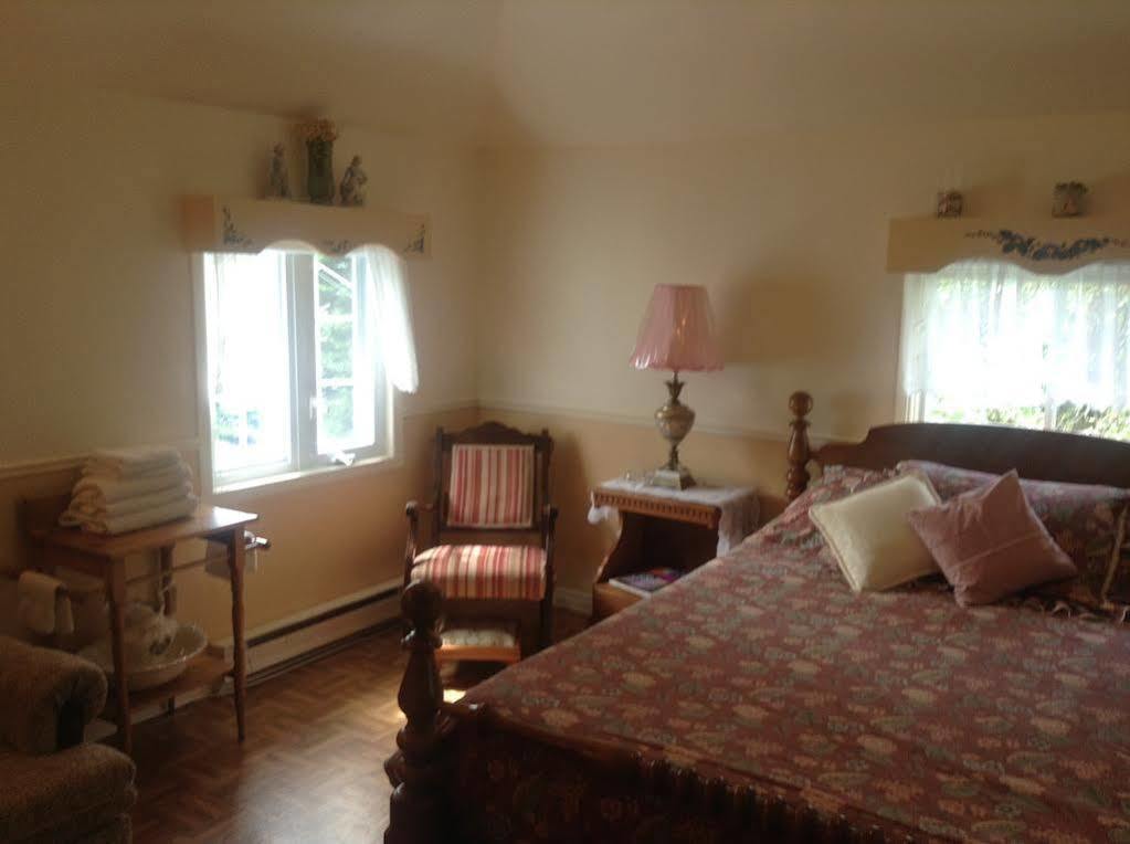 Gite MacDale B&B Paspebiac Exterior foto